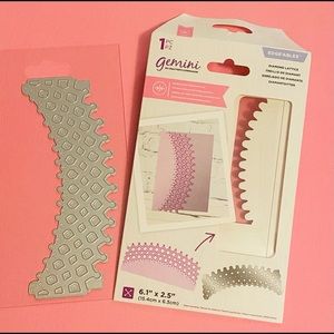 Pretty 6.1" Tall Card Edge Die